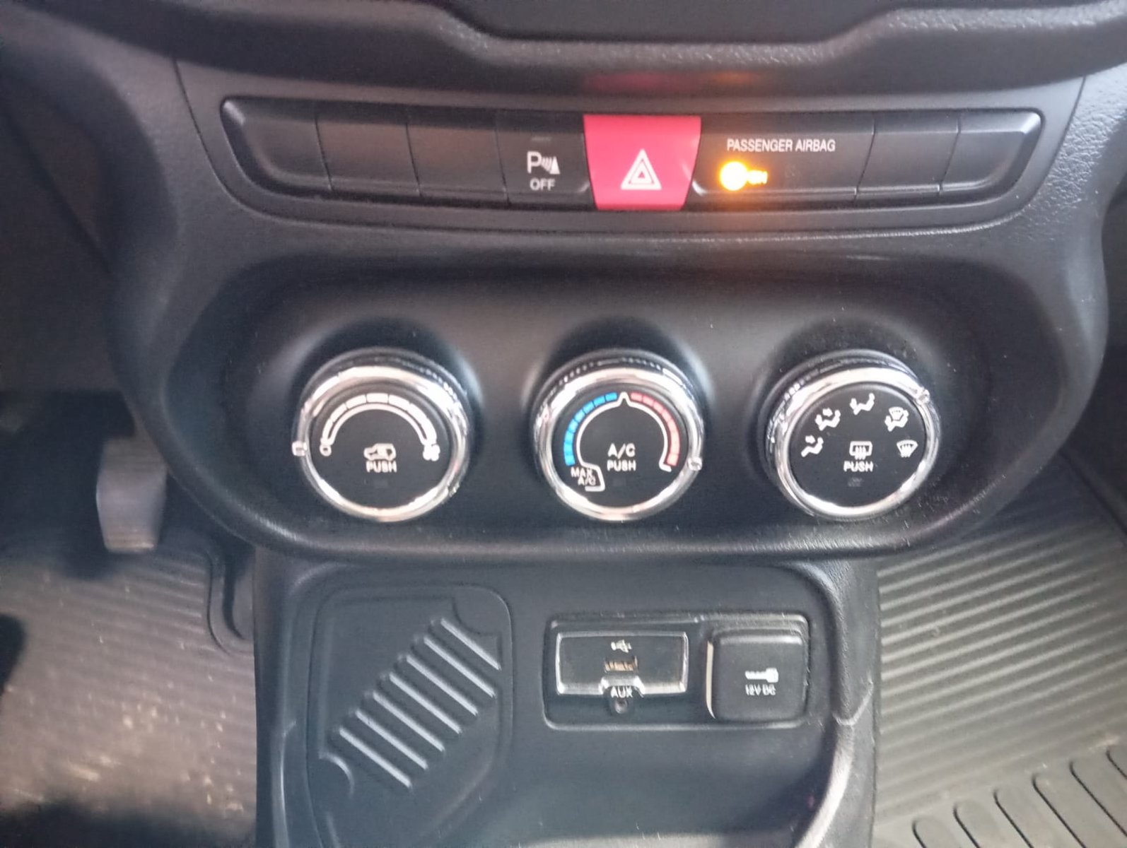 Jeep RENEGADE SPORT 1.7 2018 - Imagen 12 de 13
