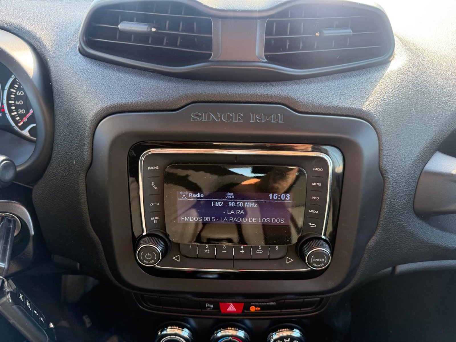 Jeep RENEGADE SPORT 1.8 2018 - Imagen 16 de 20