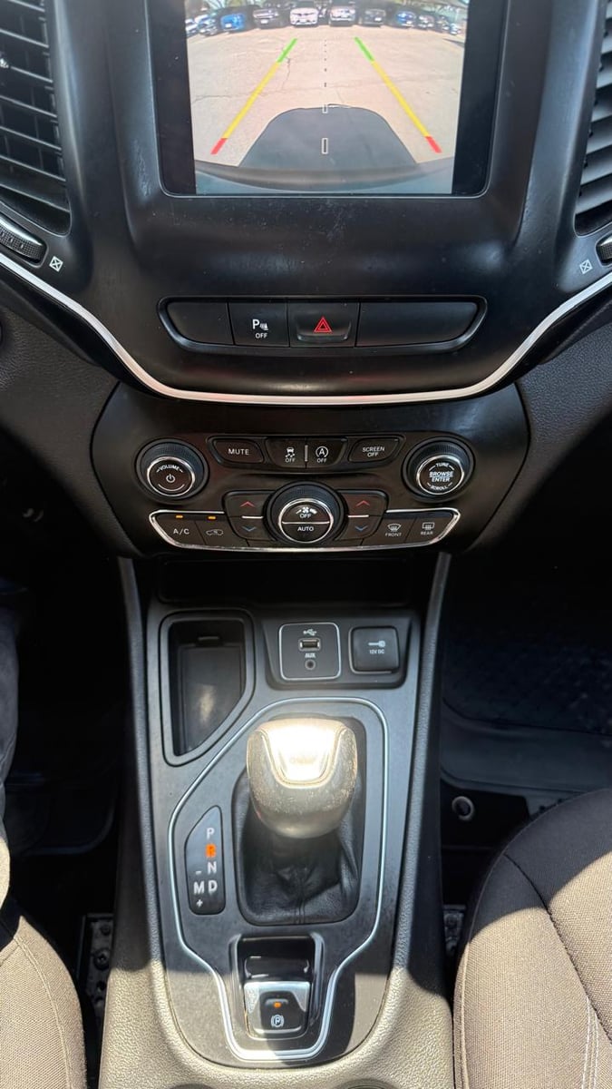 Jeep CHEROKEE LONGITUDE 4X2 2019 - Imagen 18 de 20