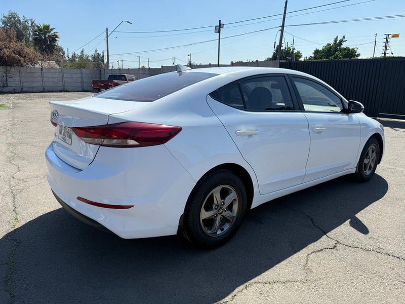 Hyundai ELANTRA AD 1.6 2018 - Imagen 5 de 20