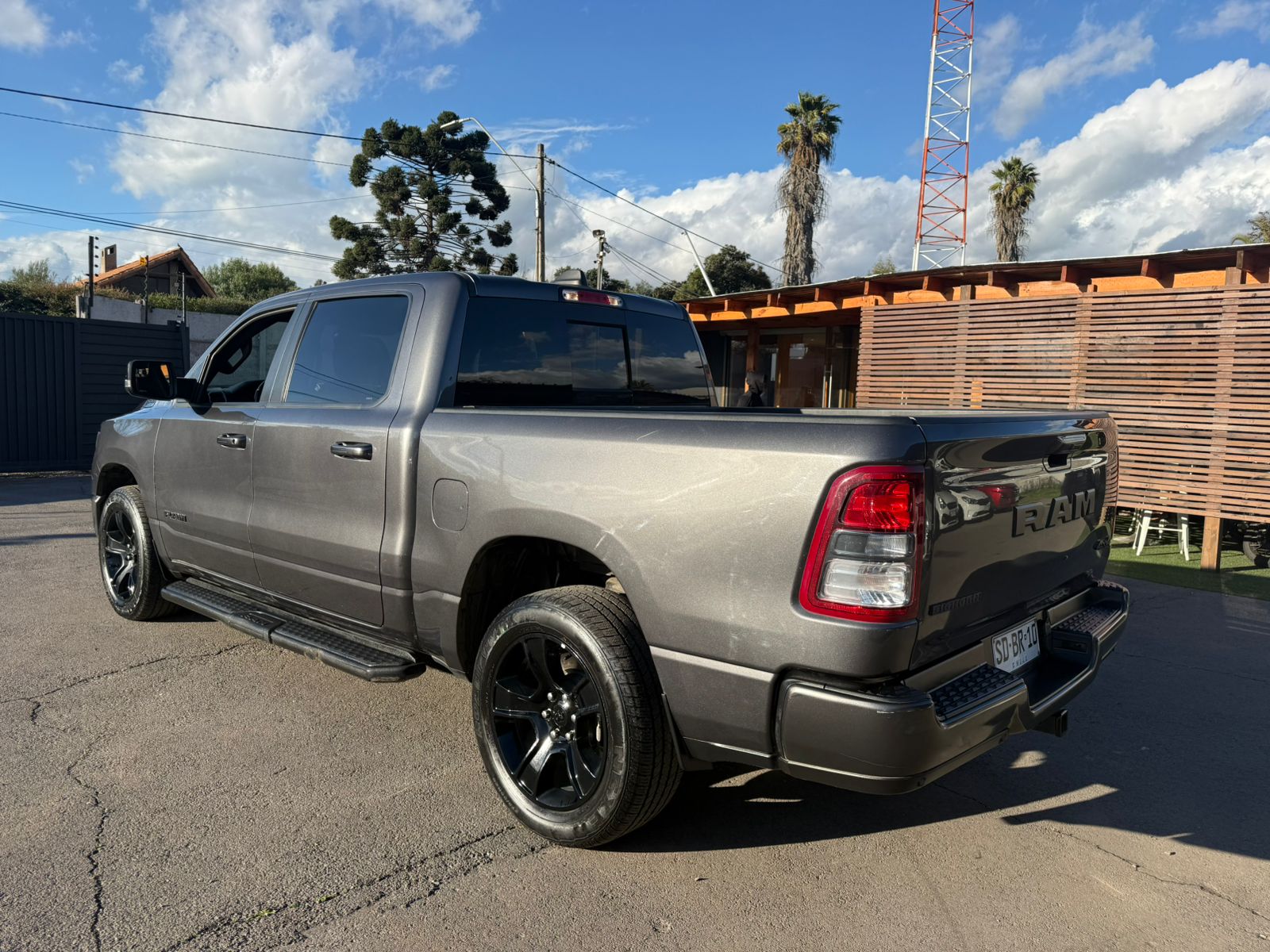RAM 1500 BIG HORN CREW CAB 4X4 3.6 AUT 2022 - Imagen 3 de 18