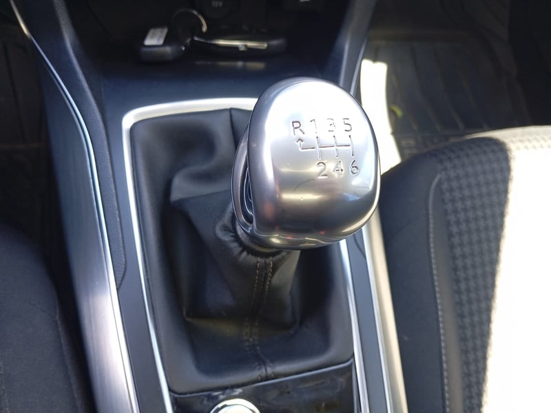 Peugeot 308 ALLURE BLUEHDI 1.5 2019 - Imagen 14 de 15