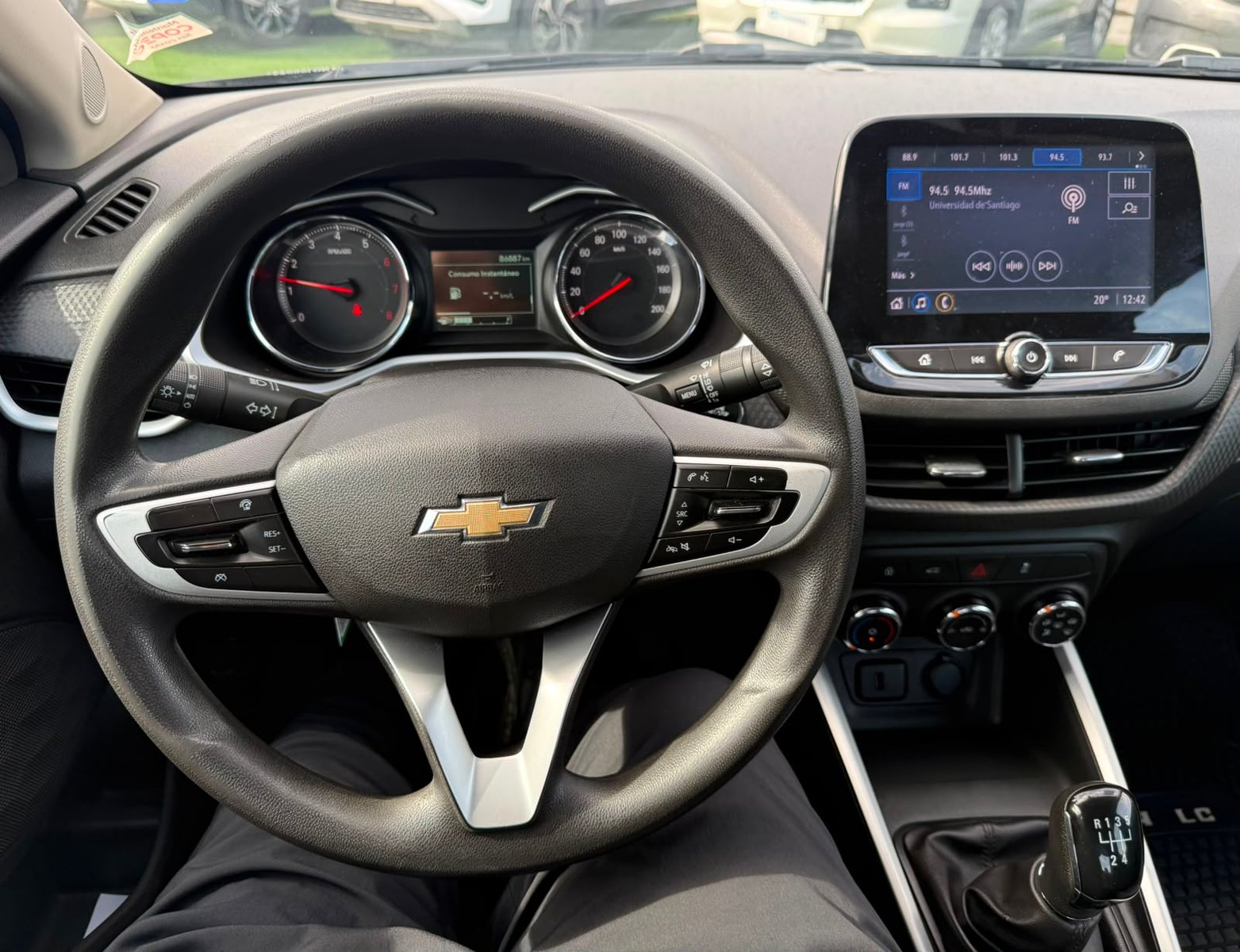 Chevrolet ONIX NB LT 1.0T 2022 - Imagen 12 de 19