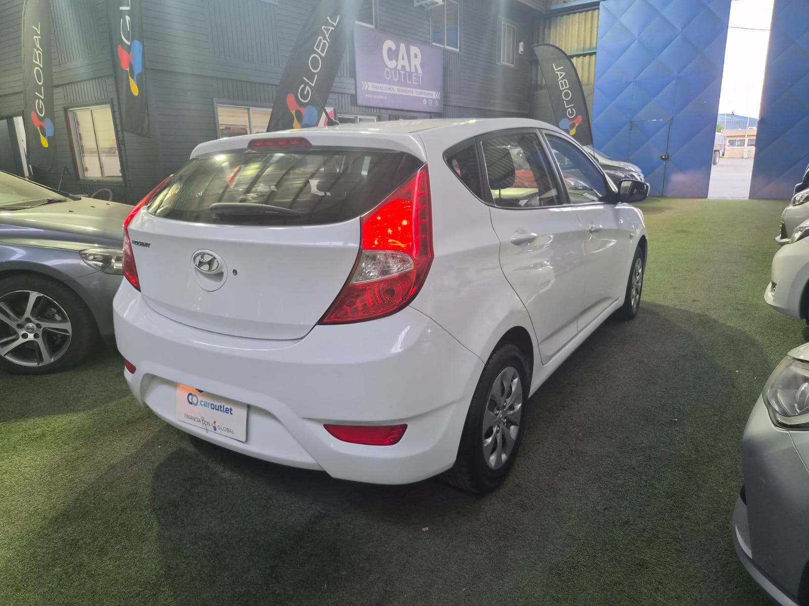 Hyundai ACCENT RB GL 1.4 2017 - Foto 4 de 9