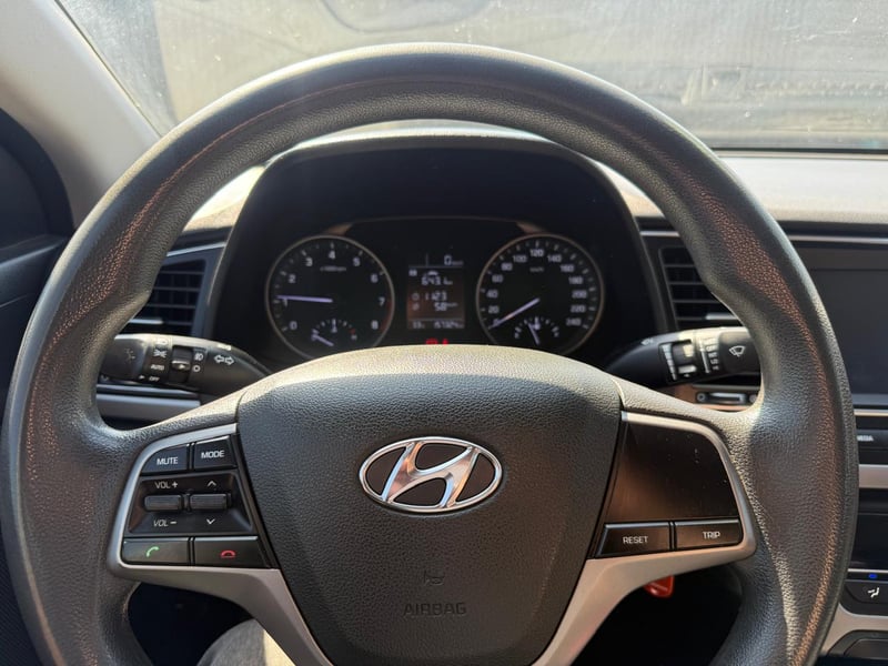 Hyundai ELANTRA AD 1.6 2018 - Imagen 13 de 20