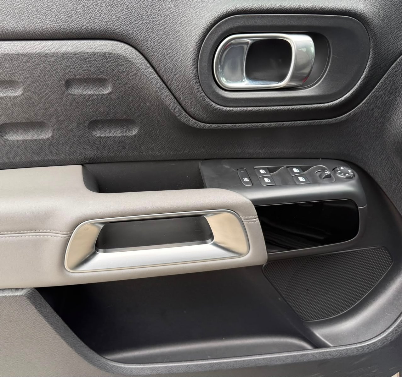 Citroën C5 AIRCROSS HDI 130 CVA6 1.5 AUT 2022 - Imagen 10 de 19