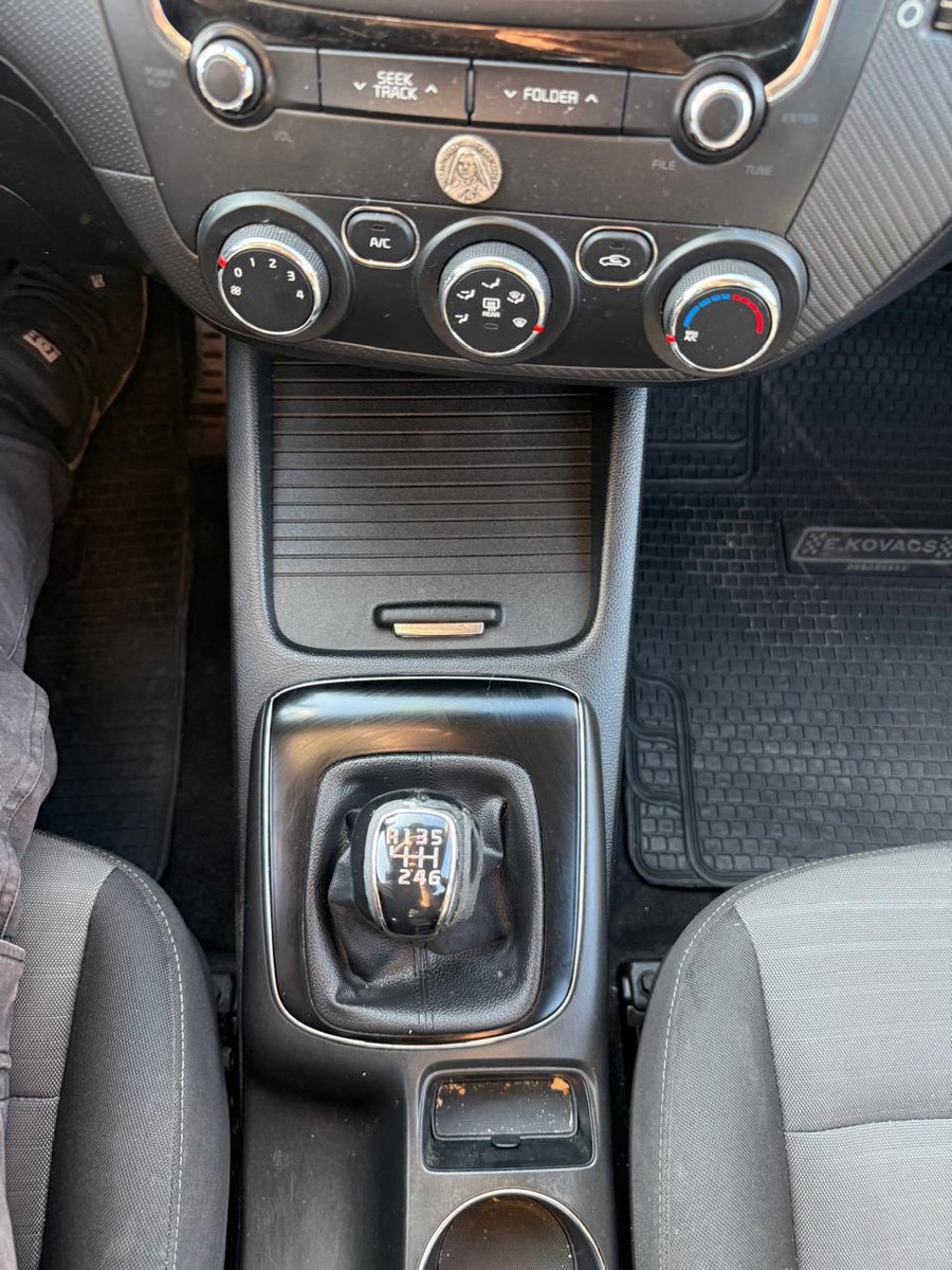 Kia CERATO 5 EX 1.6L 6MT S. PACK 2018 - Imagen 18 de 20