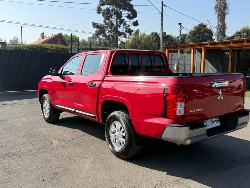 Mitsubishi L200 KATANA XR 2.4 2025 - Imagen 3 de 20