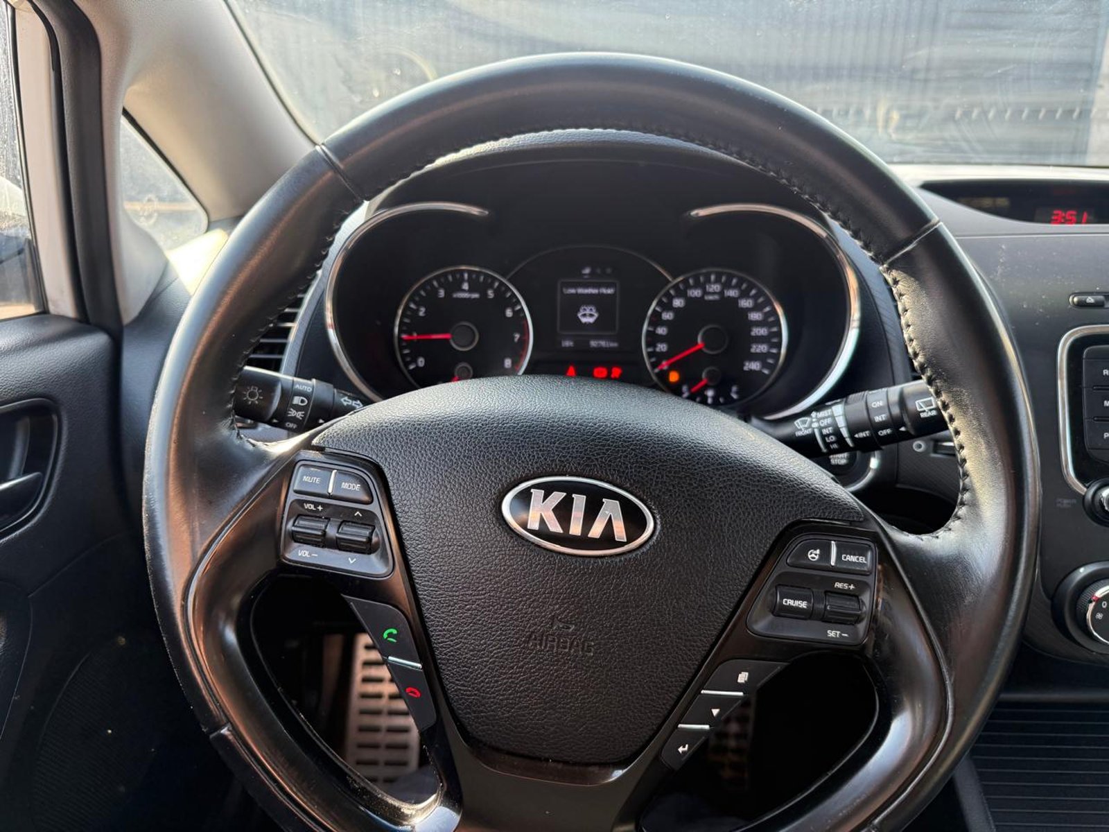 Kia CERATO 5 EX 1.6L 6MT S. PACK 2018 - Imagen 14 de 20