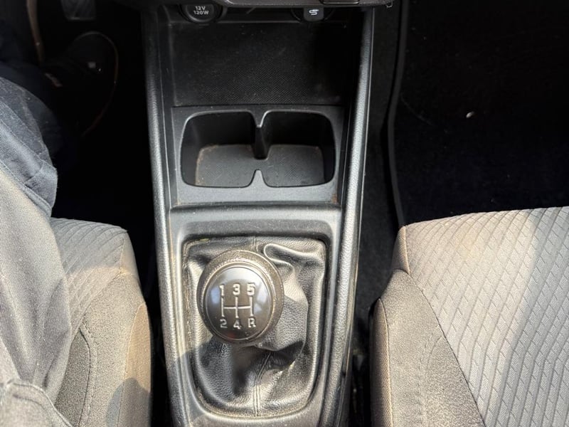 Suzuki ERTIGA GLX 1.5 2020 - Imagen 17 de 20