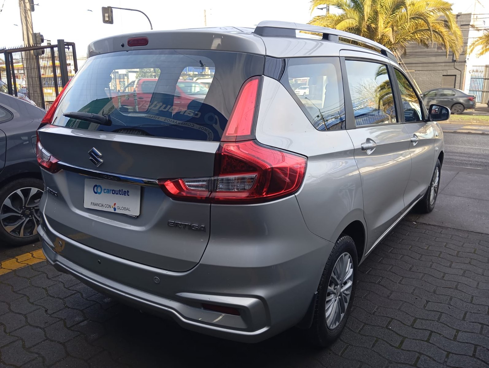 SUZUKI ERTIGA GLX 1.5 2022 - Foto 4 de 14
