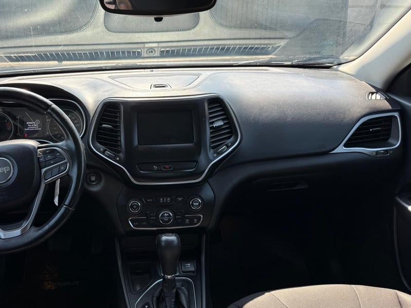 Jeep CHEROKEE LONGITUDE 4X2 2019 - Imagen 13 de 20
