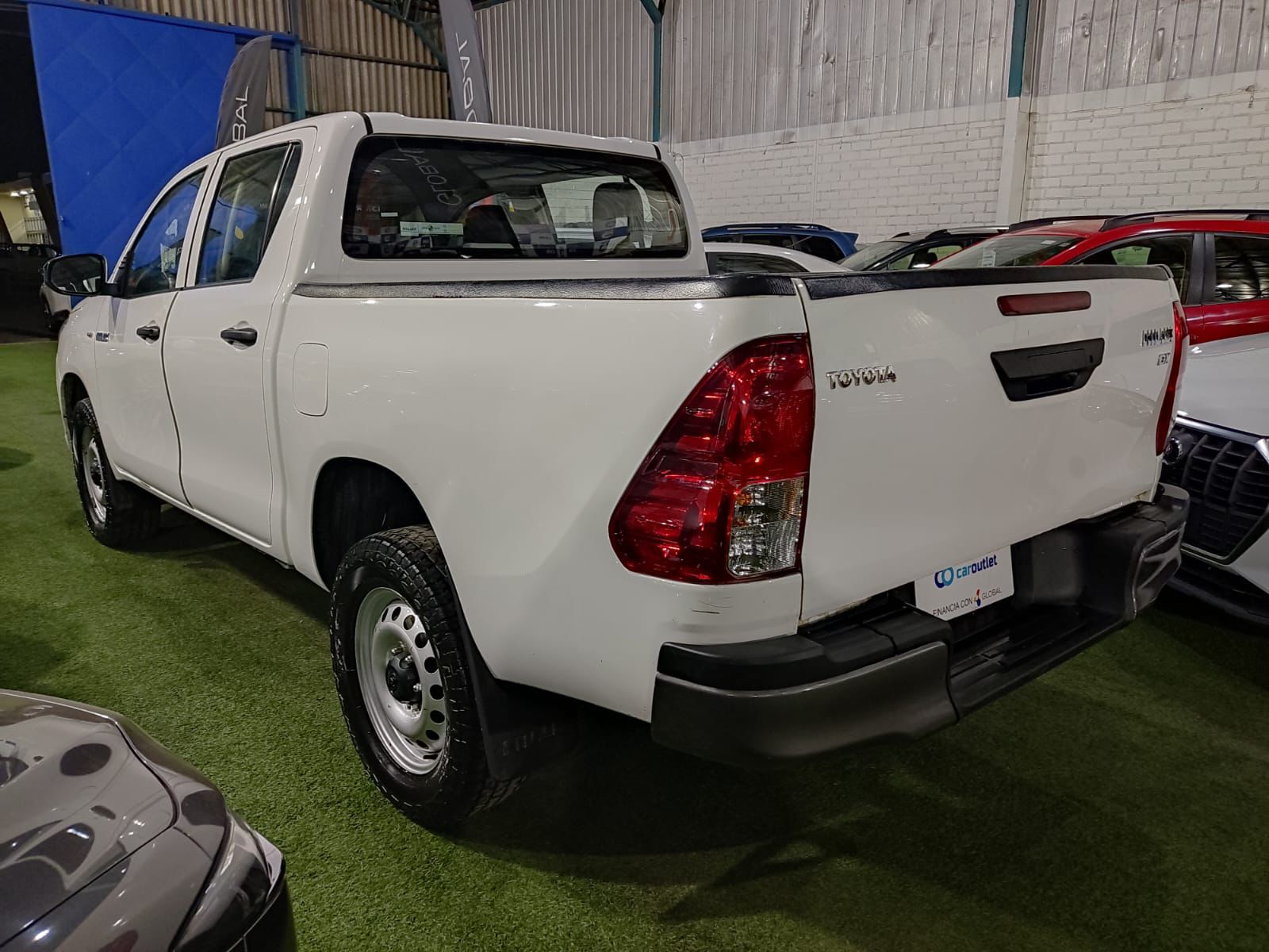 Toyota HI LUX DCAB MT 4X4 2.4 2024 - Foto 2 de 11