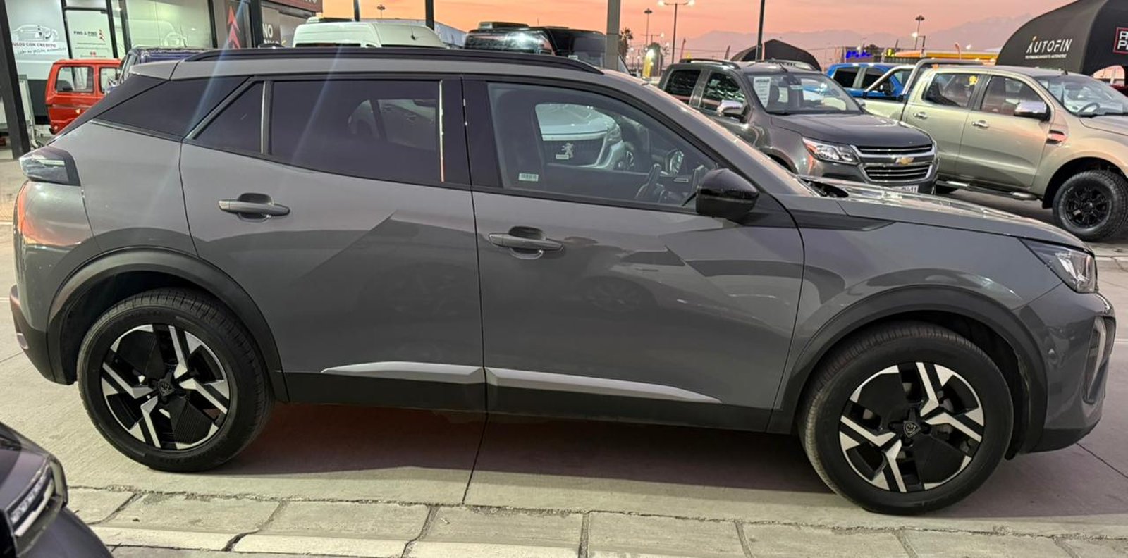 PEUGEOT 2008 ALLURE 130 1.2 AUT 2024 - Imagen 6 de 19