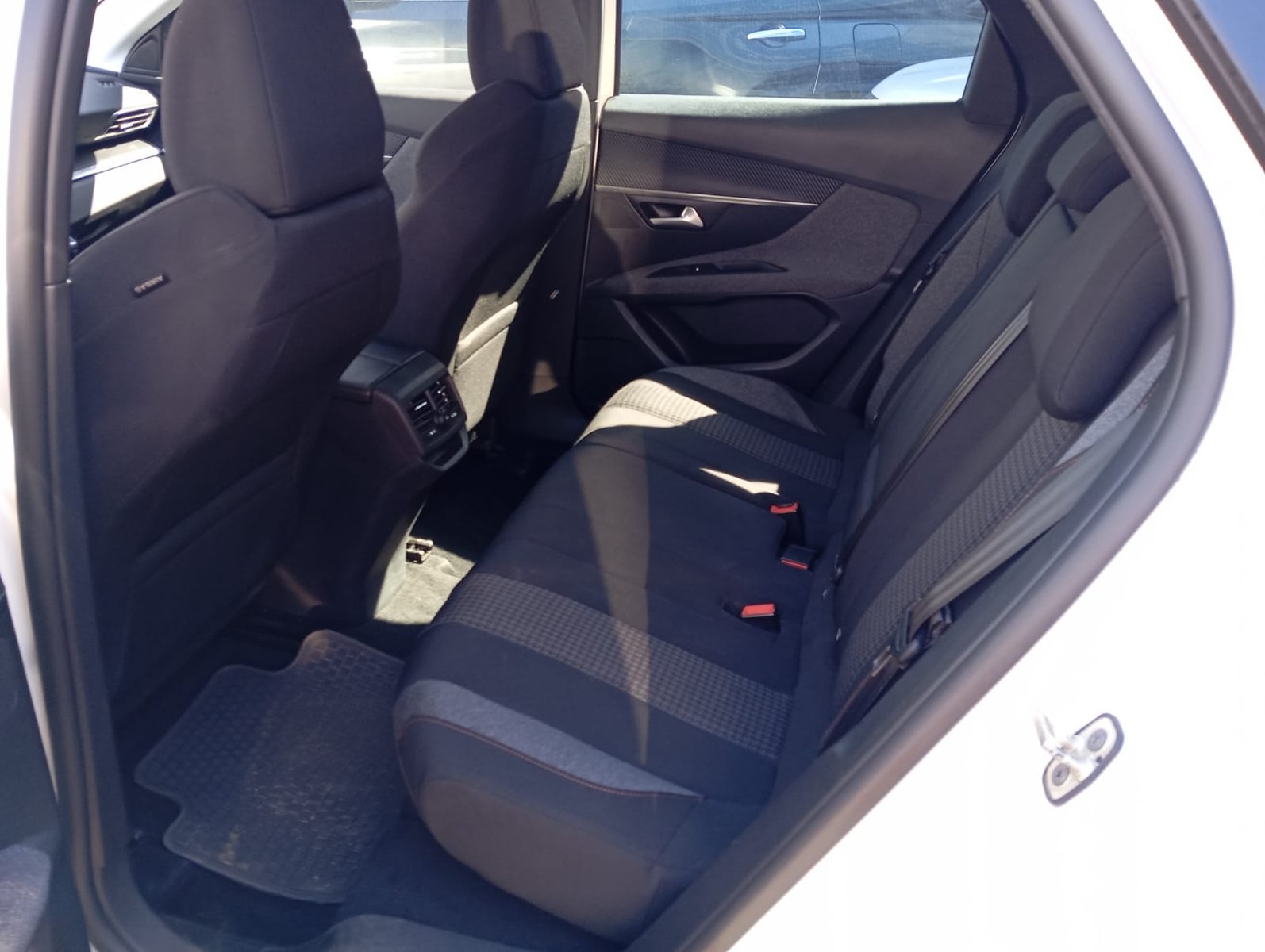 Peugeot 3008 BLUEHDI 1.5 ACTIVE 2022 - Imagen 11 de 13