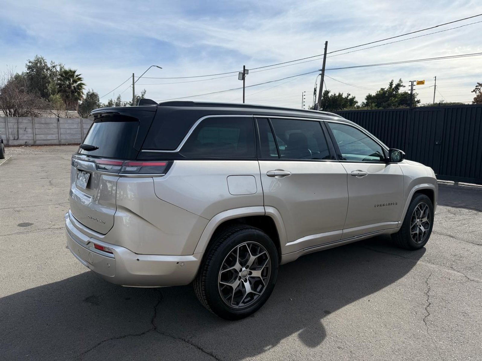 Jeep COMMANDER OVERLAND 4X4 2.0 AUT 2023 - Foto 5 de 20