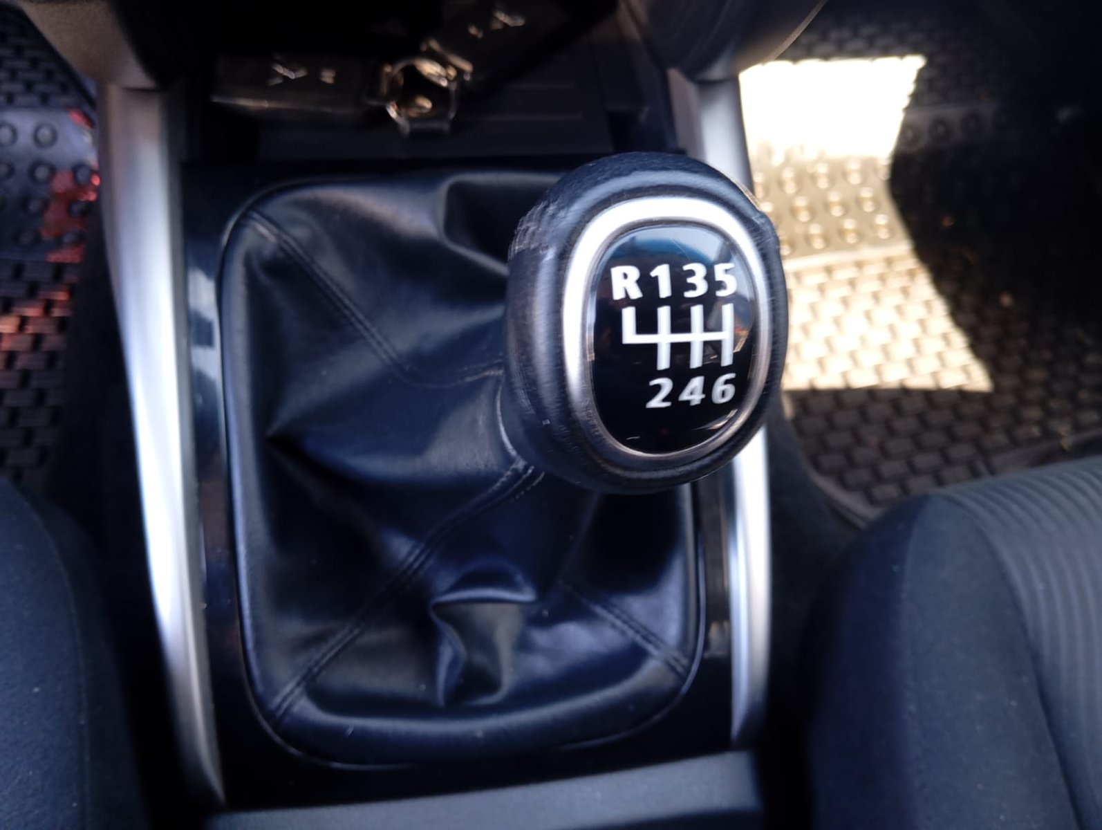 Mitsubishi MONTERO SPORT 2.4 2WD MT 2022 - Imagen 11 de 12