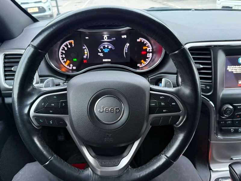Jeep GRAND CHEROKEE LAREDO 3.6 AUT 2022 - Imagen 12 de 19