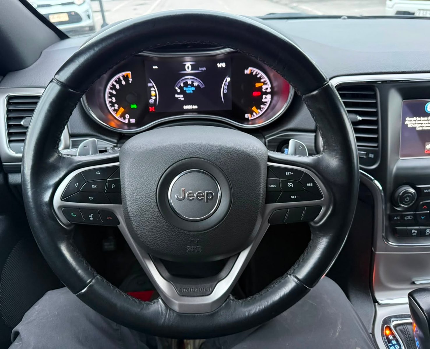 Jeep GRAND CHEROKEE LAREDO 3.6 AUT 2022 - Imagen 12 de 19