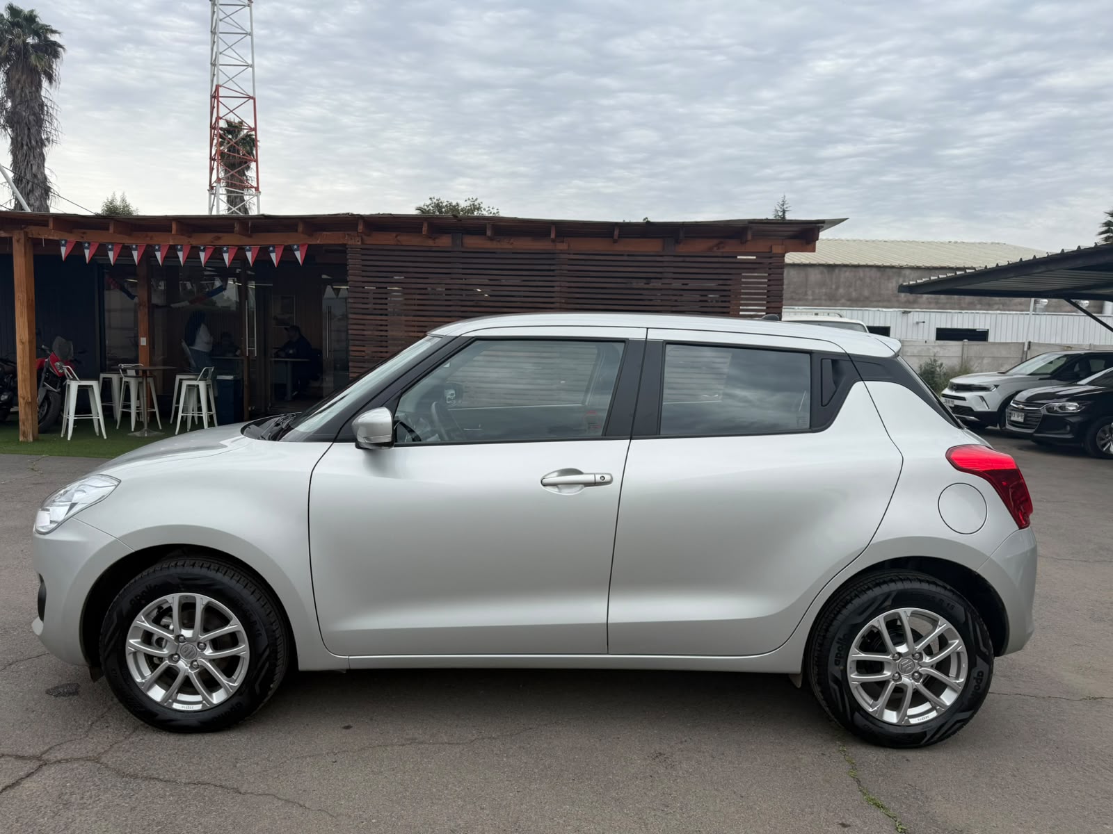 Suzuki SWIFT GL SPORT HB 1.2 2023 - Foto 2 de 20