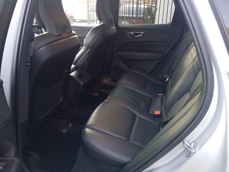 Volvo XC60 T5 MOMENTUM 4X4 2.0 AUT 2021 - Imagen 7 de 13