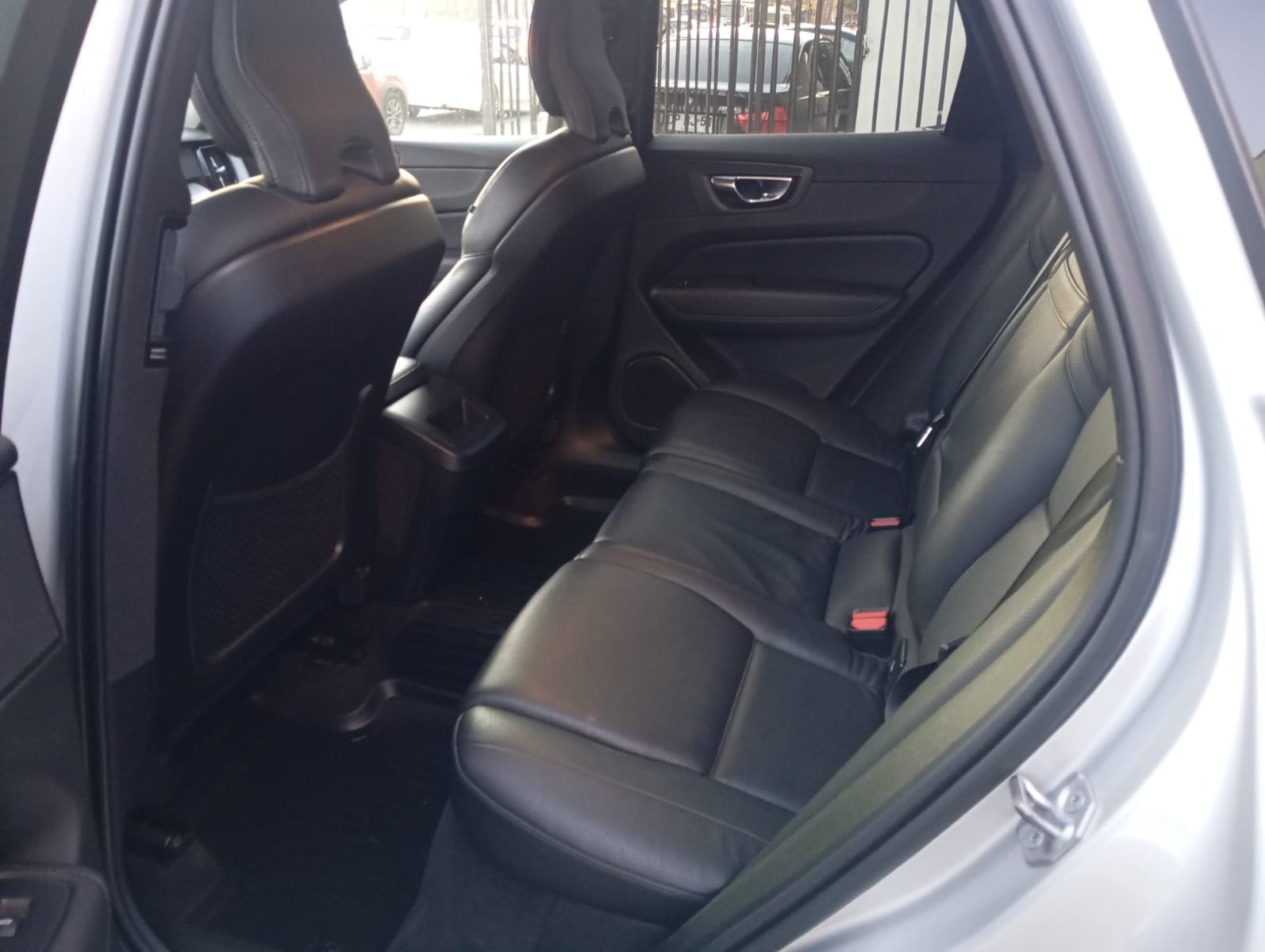 Volvo XC60 T5 MOMENTUM 4X4 2.0 AUT 2021 - Imagen 7 de 13