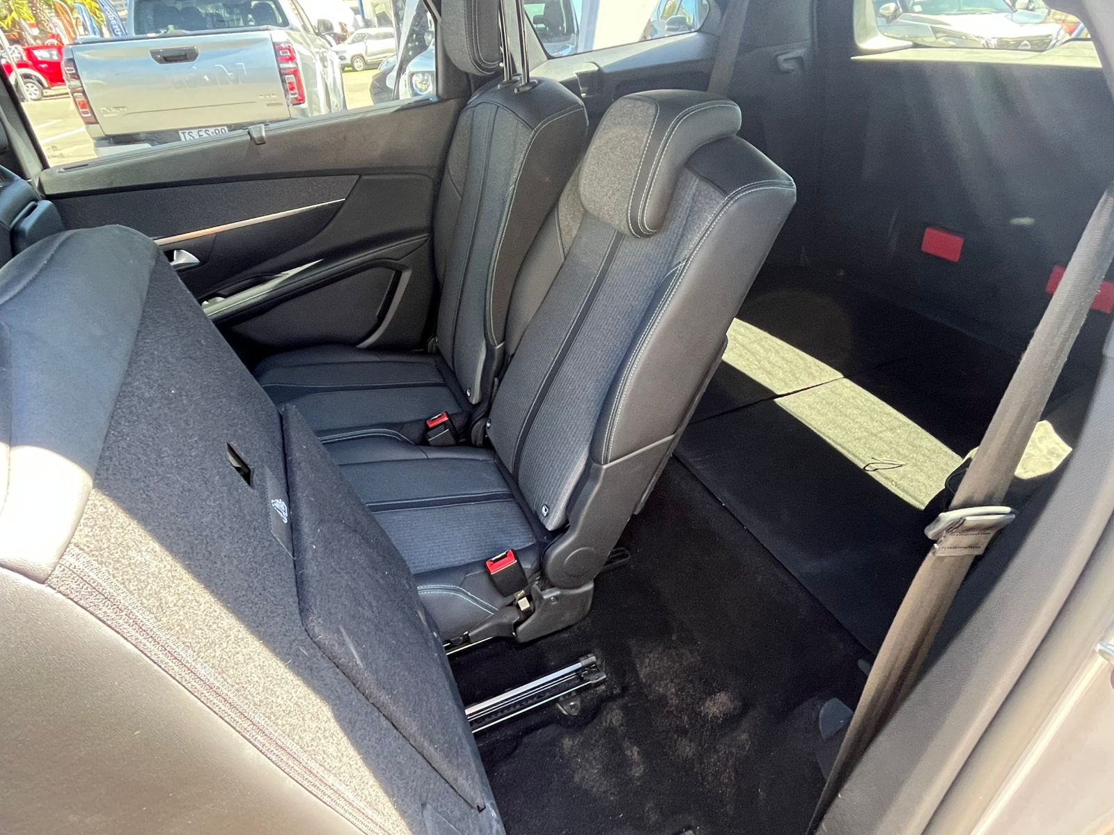 PEUGEOT 5008 BLUEHDI 130 1.5 AUT 2024 - Imagen 17 de 20