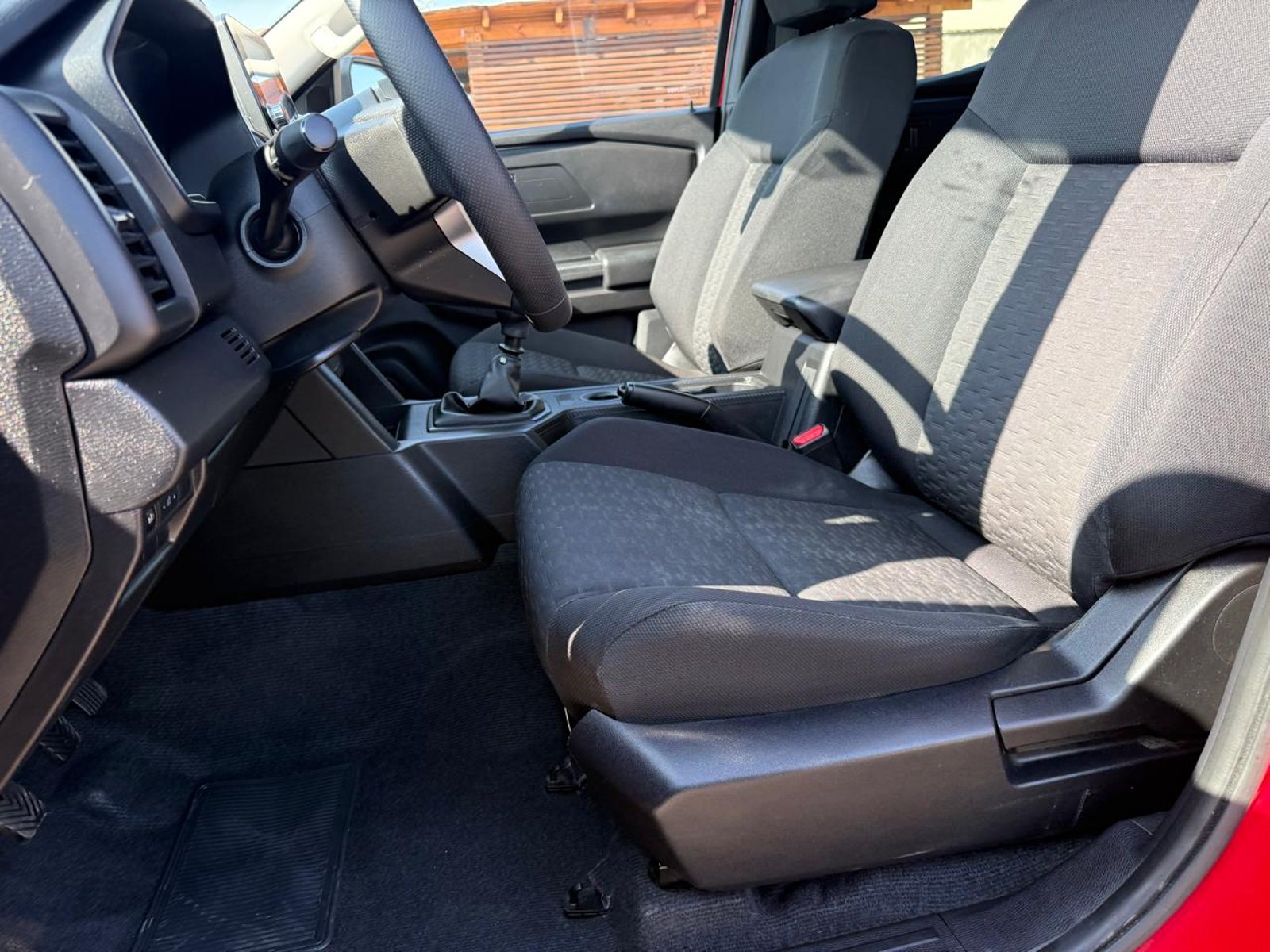 Mitsubishi L200 KATANA XR 2.4 2025 - Imagen 11 de 20