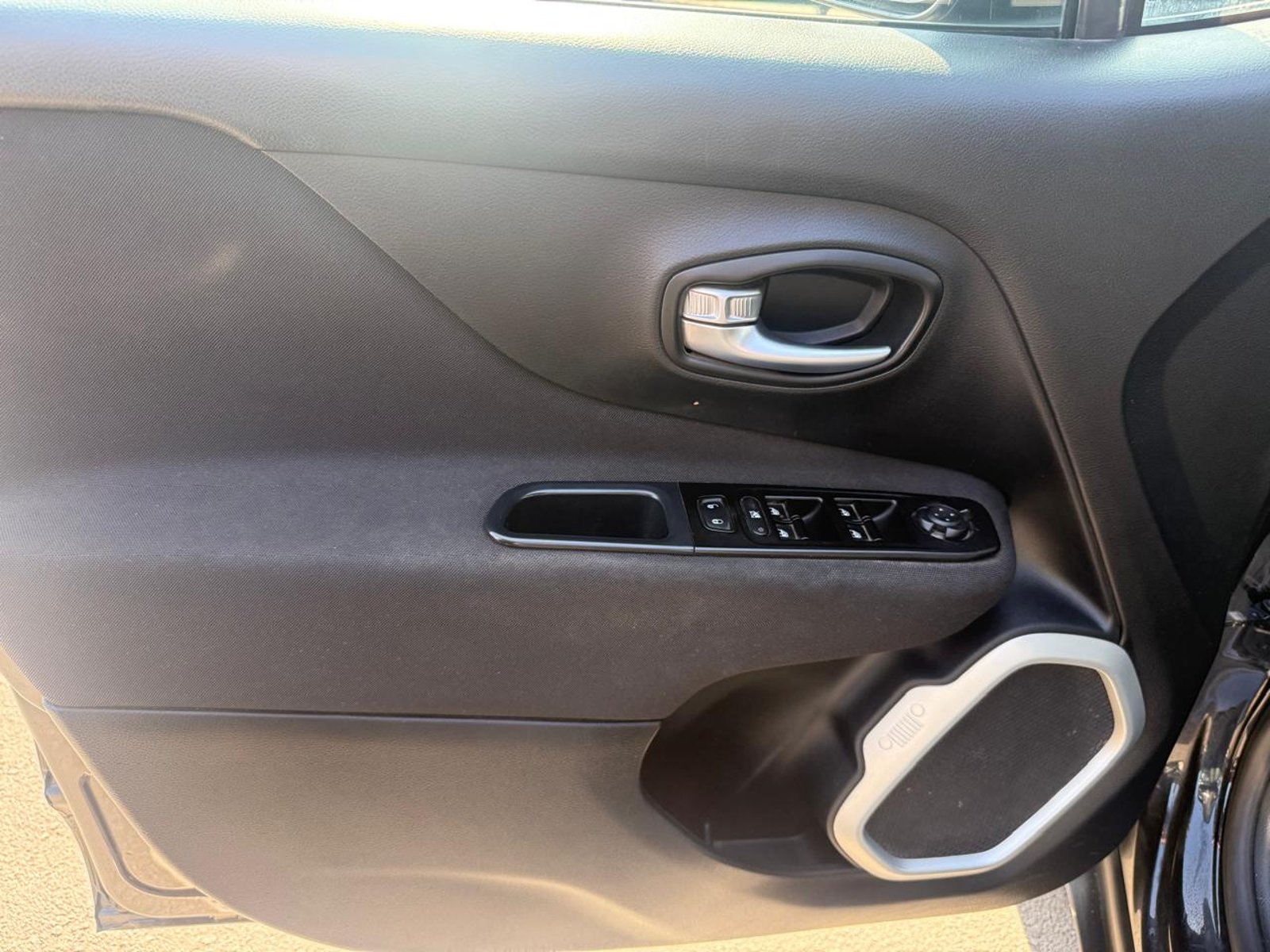 Jeep RENEGADE SPORT 1.8 2021 - Imagen 12 de 20