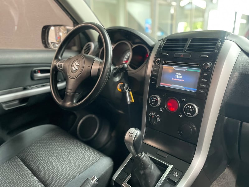 Suzuki GRAND NOMADE GLX 2.4 2015 - Imagen 11 de 13