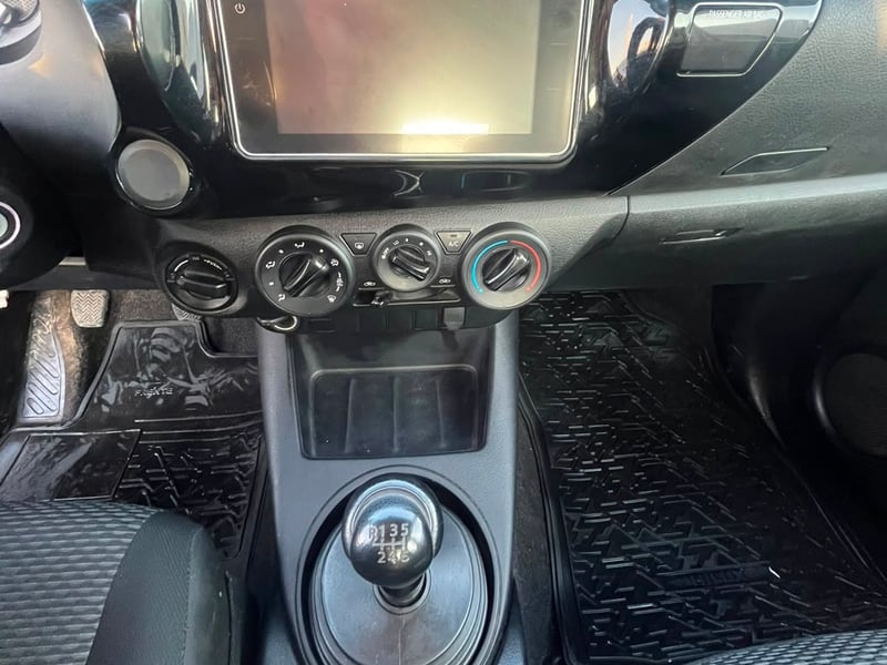 Toyota HI LUX DCAB MT 4X4 2.4 2024 - Imagen 14 de 18