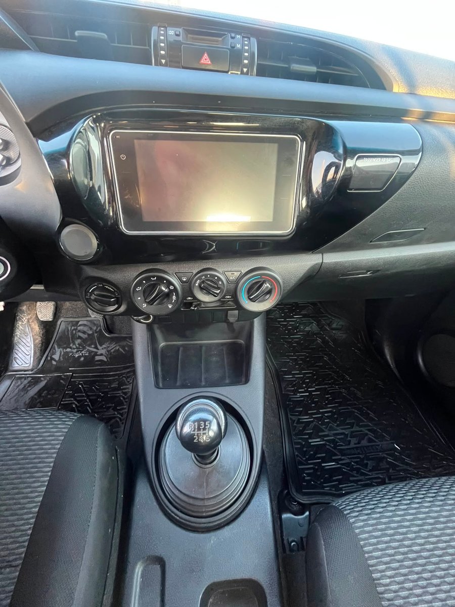 Toyota HI LUX DCAB MT 4X4 2.4 2024 - Imagen 14 de 18