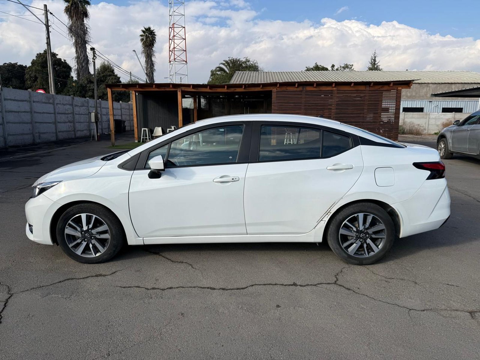 Nissan VERSA ADVANCE 1.6 AUT 2024 - Foto 2 de 20