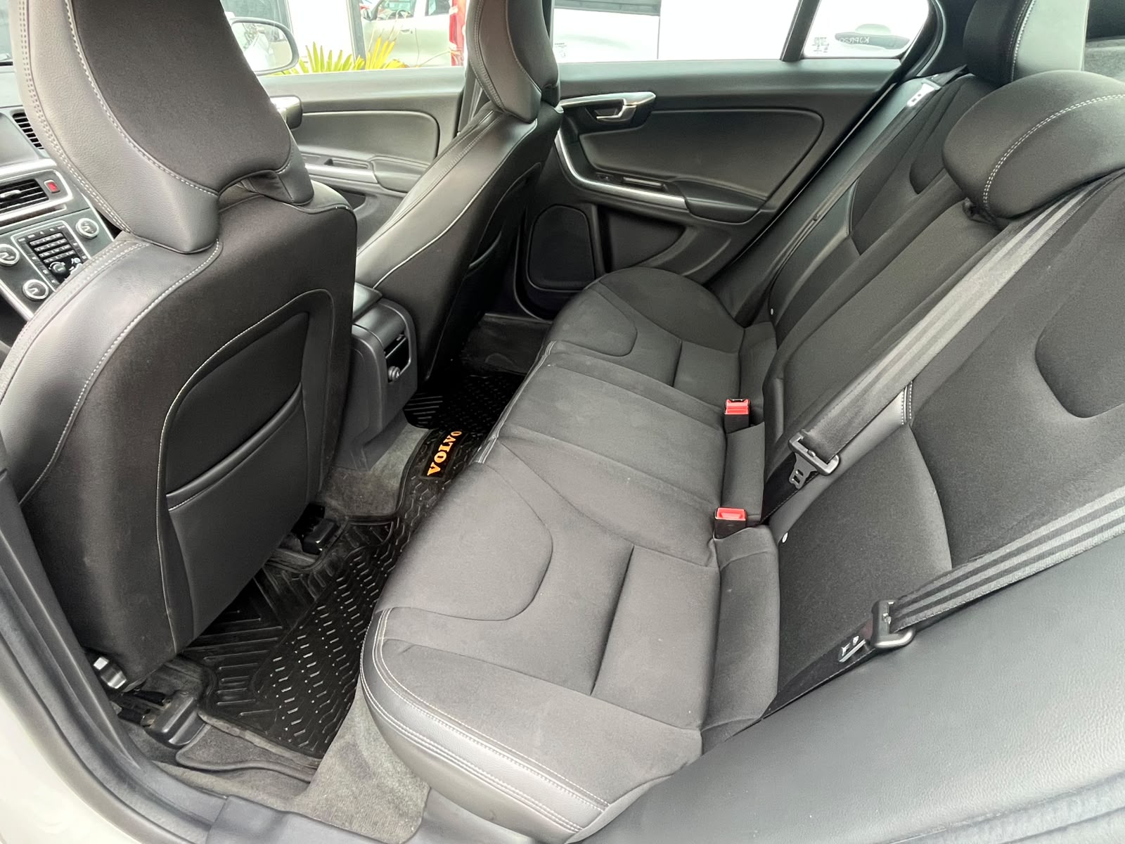 Volvo S60 T3 COMFORT 2018 - Imagen 16 de 19