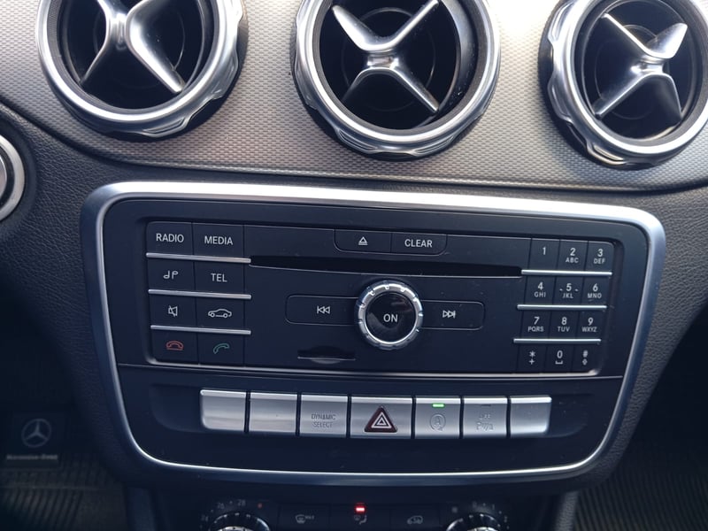 Mercedes-Benz GLA 200 HB 1.6 2020 - Imagen 12 de 14