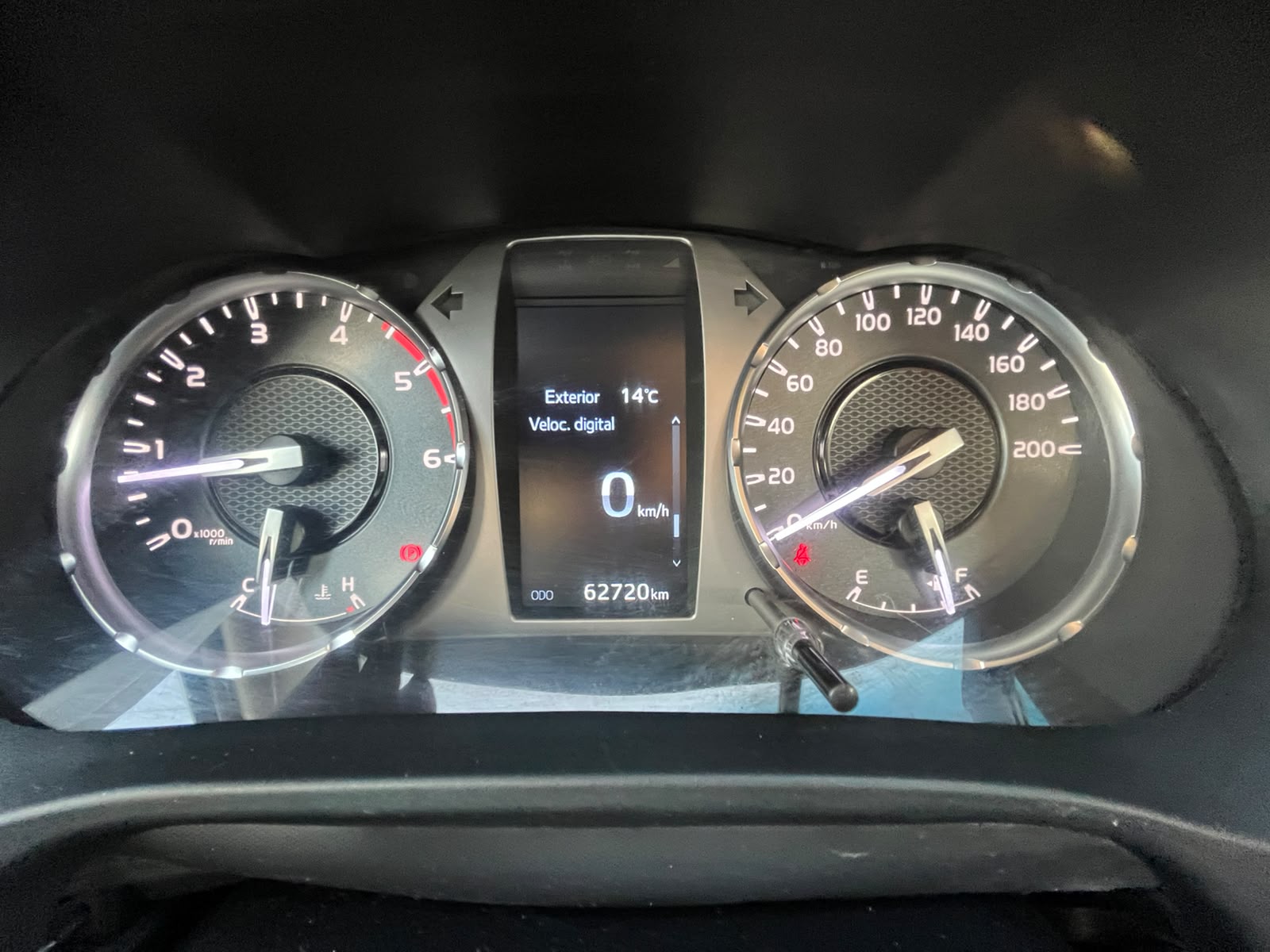 Toyota HI LUX DCAB MT 4X4 2.4 2024 - Imagen 13 de 18