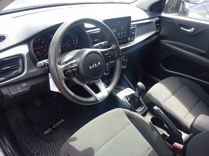Kia RIO 4 6MT 1.4 2023 - Imagen 7 de 13