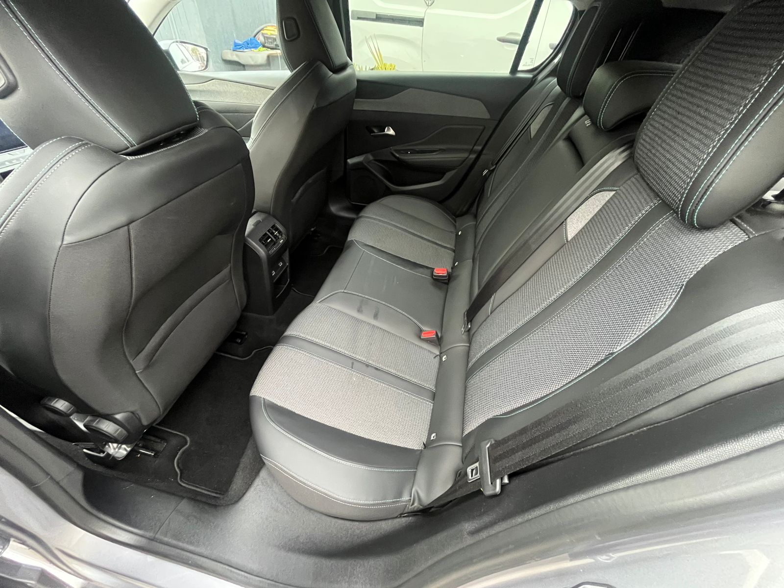 Peugeot 308 BLUEHDI 1.5 AUT 2024 - Imagen 16 de 18