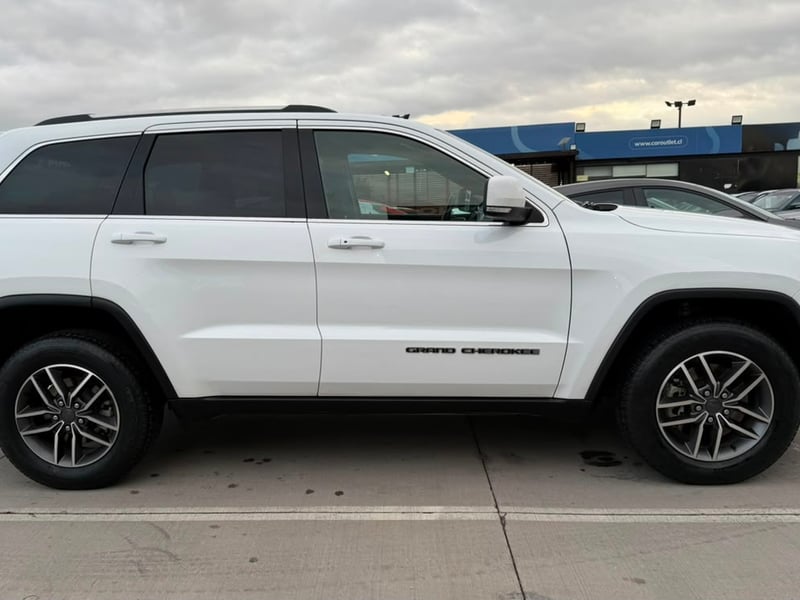 Jeep GRAND CHEROKEE LAREDO 3.6 AUT 2022 - Imagen 6 de 19