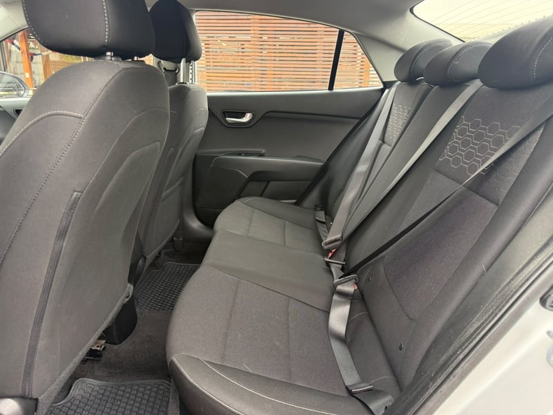 Kia RIO 4 6MT 1.4 2023 - Imagen 18 de 20