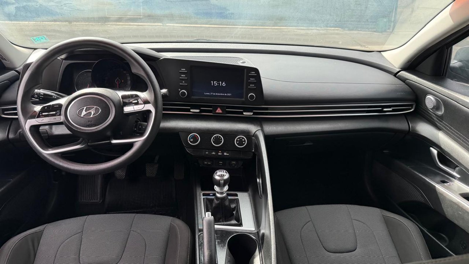 HYUNDAI ELANTRA CN7 1.6 2023 - Imagen 13 de 20