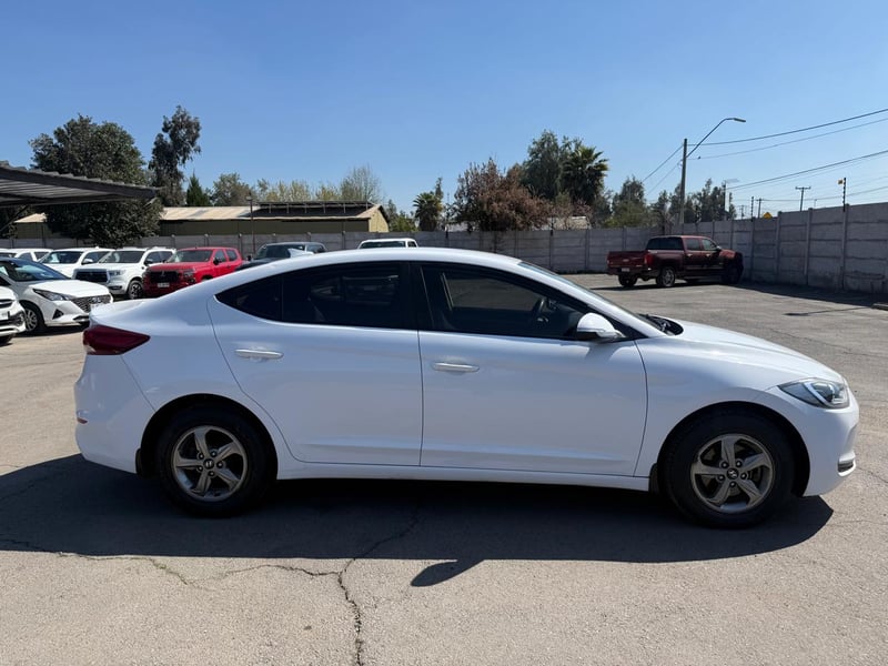 Hyundai ELANTRA AD 1.6 2018 - Imagen 6 de 20