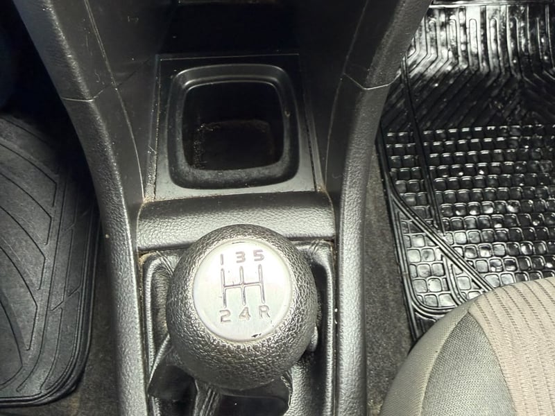 Suzuki SWIFT GL 1.2 2016 - Imagen 17 de 20