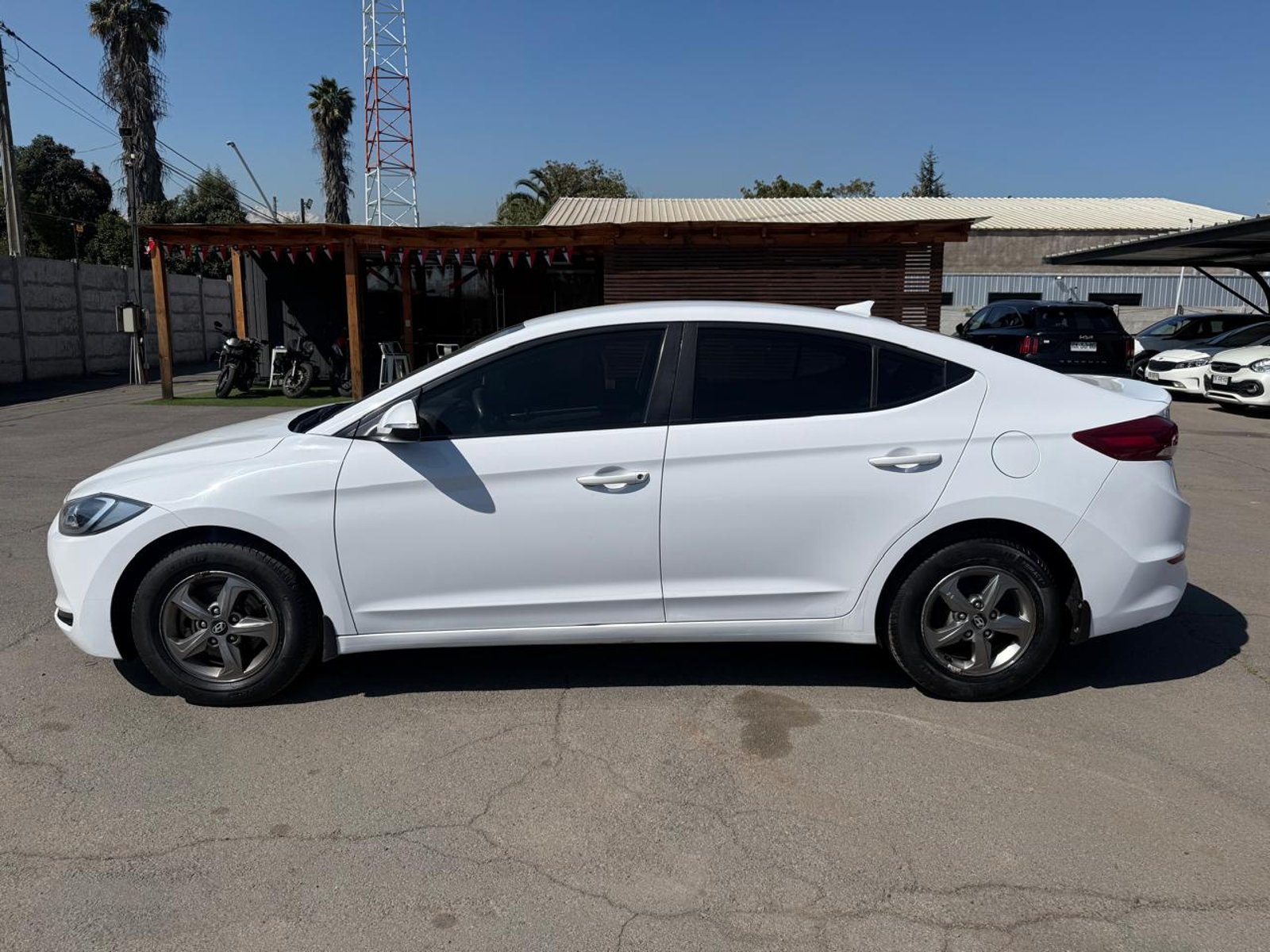 Hyundai ELANTRA AD 1.6 2018 - Foto 2 de 20