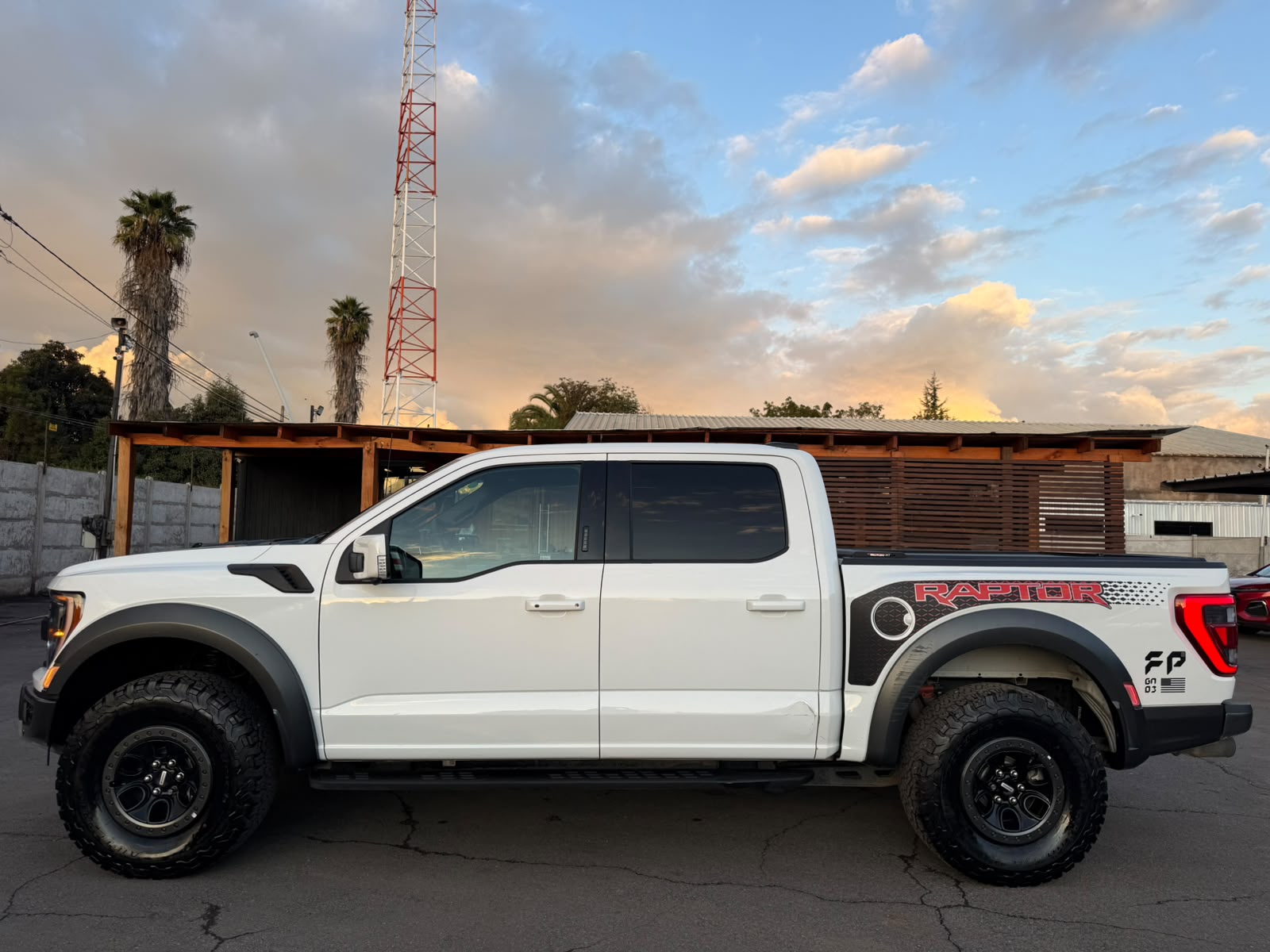 Ford F150 RAPTOR 4X4 3.5 AUT 2023 - Foto 2 de 20