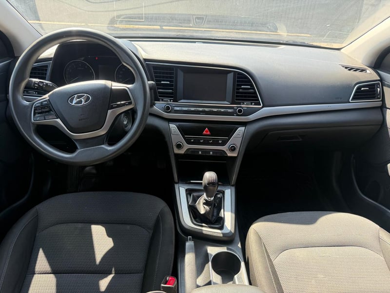 Hyundai ELANTRA AD 1.6 2018 - Imagen 12 de 20