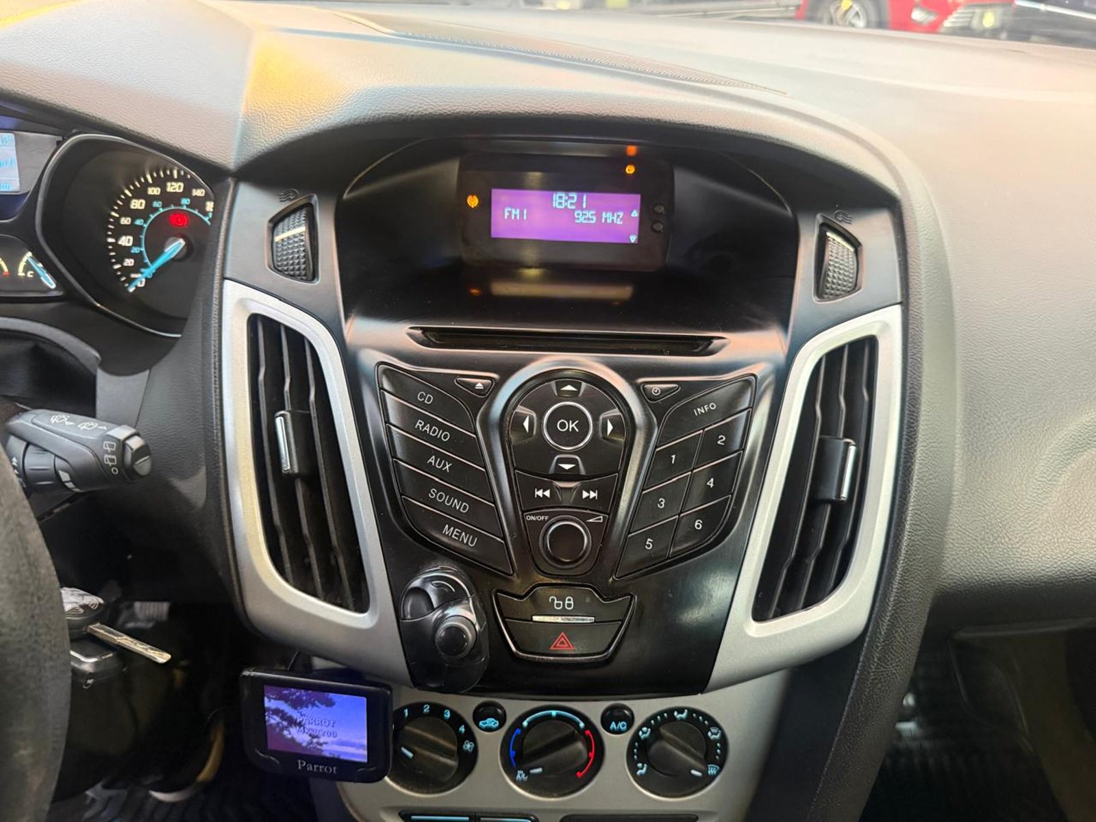 Ford FOCUS SE 5P MT 2012 - Imagen 15 de 19