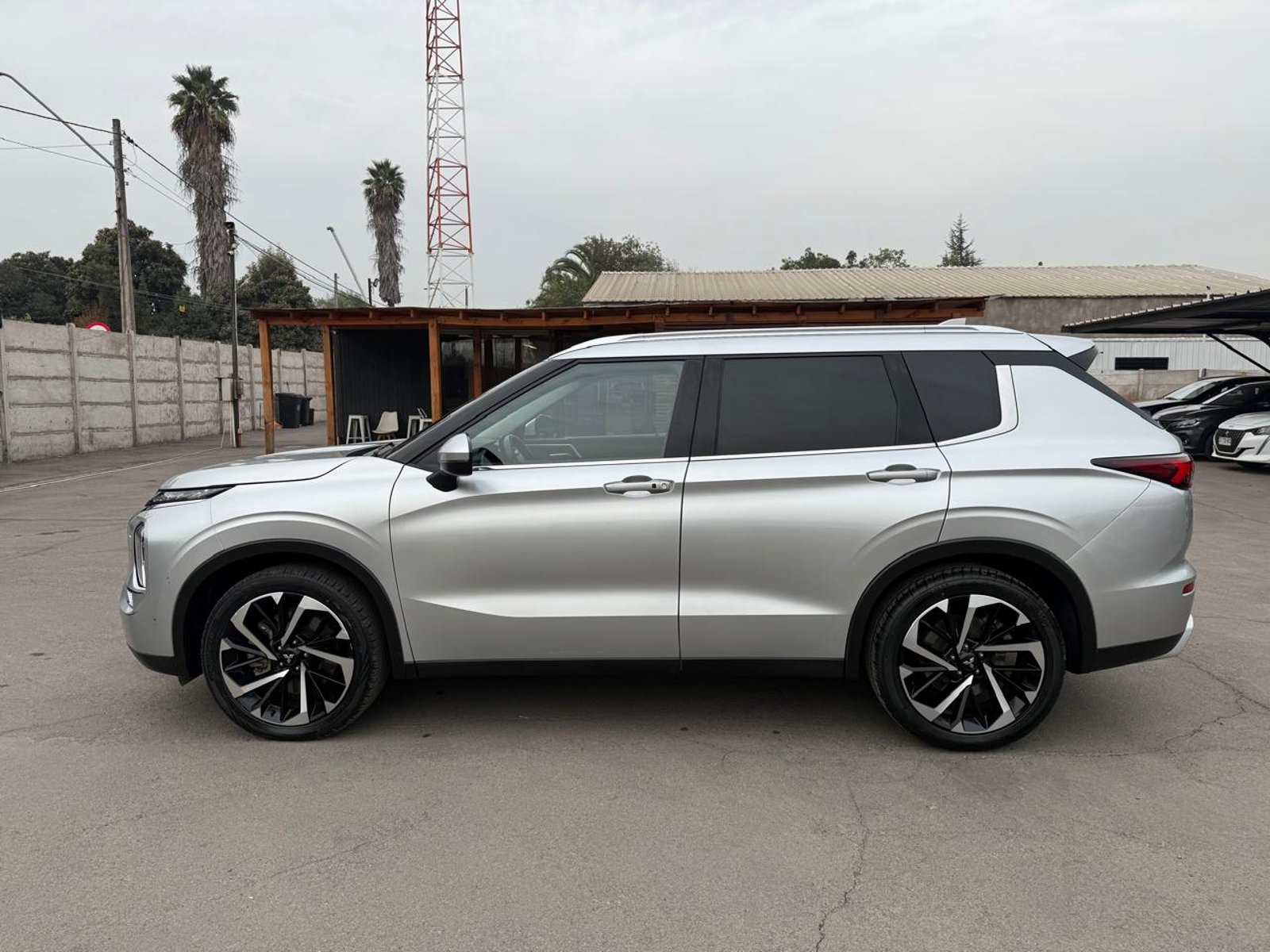 Mitsubishi OUTLANDER GLS 4X4 2.5 AT 2024 - Foto 2 de 20