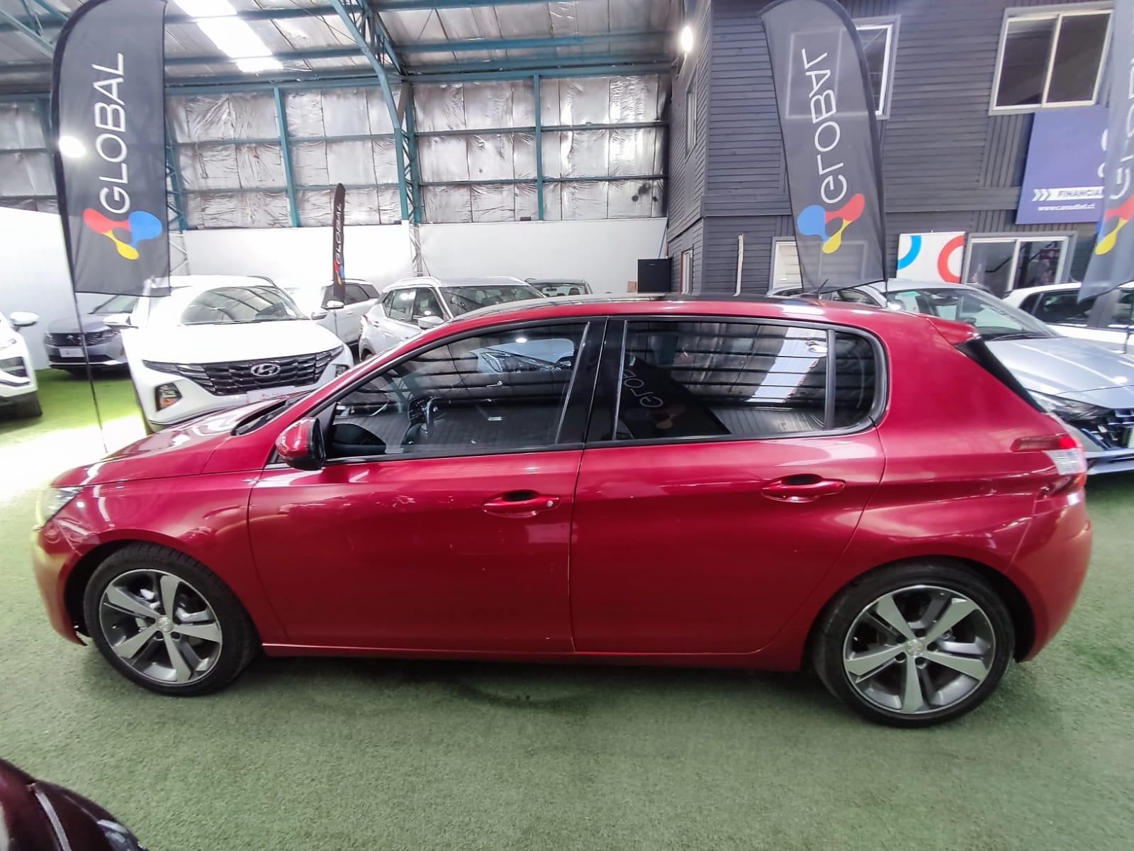 Peugeot 308 ALLURE PURETECH 1.2 AUT 2018 - Foto 2 de 11