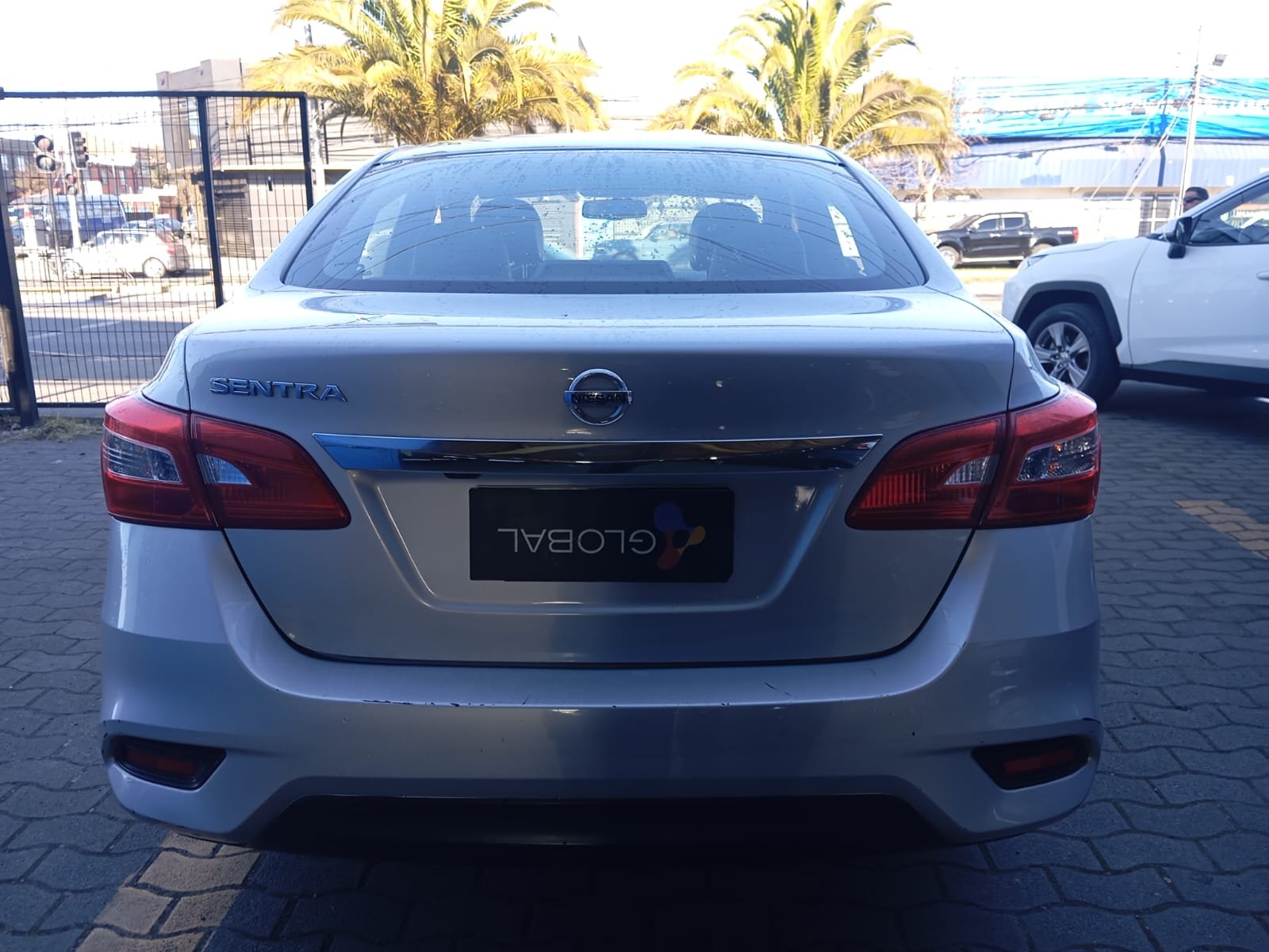 Nissan SENTRA 1.8 2018 - Foto 3 de 13